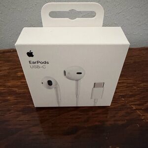 Apple USB-C EarPods - Classic White, NIB